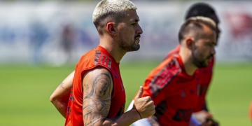 Após rumores de venda ao Egito, situação de Arrascaeta é definida no Flamengo nesta terça-feira