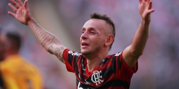 Impasse com o Flamengo não é resolvido e Rafinha abre leque de opções para seguir sua carreira