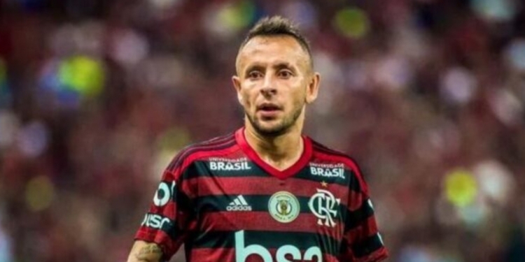 Acabou a novela! Diretoria do Flamengo encerra negociações com Rafinha