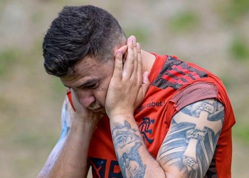 Flamengo divulga estado de saúde de Hugo Moura; jogador sofreu uma grave pancada na cabeça e levou 8 pontos