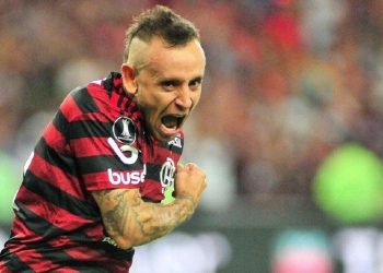 Rafinha desmente ‘desculpa’ do Flamengo para o fim das negociações e promete jogar tudo no ventilador