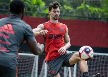 Departamento médico do Flamengo atualiza estado de Rodrigo Caio; zagueiro sofreu séria lesão