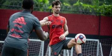 Departamento médico do Flamengo atualiza estado de Rodrigo Caio; zagueiro sofreu séria lesão