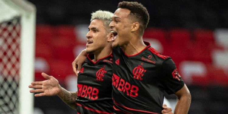 Pedro e Gabigol viram ‘mentores’ de Rodrigo Muniz e contribuem para o seu desenvolvimento profissional