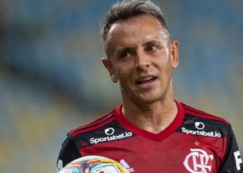 Ex-jogador detona torcida por pedir Rafinha e elogia diretoria pela desistência: ‘Vai fazer o que com Isla?’