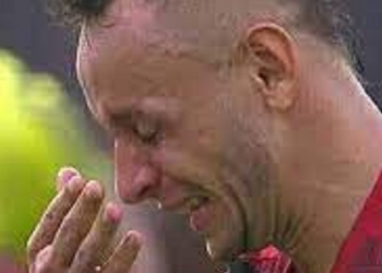Rafinha chora ao falar sobre negociação frustrada com o Flamengo e aponta o dedo para o seu ‘algoz’