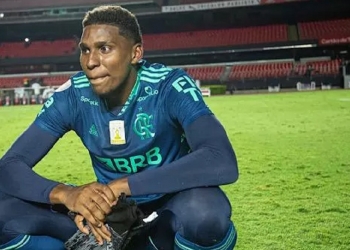 Defesa de Hugo Souza é eleita a mais bonita da Copa do Brasil; goleiro manda recado para a torcida