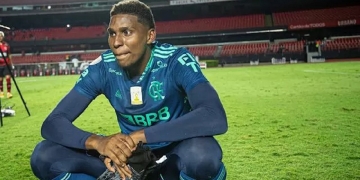 Defesa de Hugo Souza é eleita a mais bonita da Copa do Brasil; goleiro manda recado para a torcida