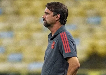 Conselho do Flamengo dá cartada final e define Maurício Souza como substituto de Rogério Ceni
