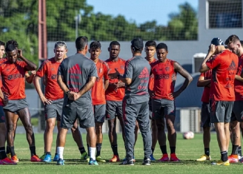 Flamengo estuda opções para jogar o Campeonato Carioca após prefeito proibir futebol no Rio de Janeiro