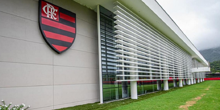 Flamengo entra em ferrenha disputa com Grêmio e Atlético-MG para contratar atacante revelação