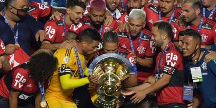 Jornal da Turquia diz que zagueiro titular do Flamengo pediu para sair; clube turco está interessado na contratação