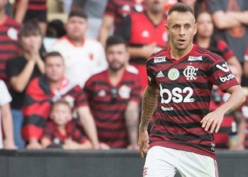 Barrado no Flamengo, saiba quanto Rafinha irá receber após ser contratado pelo Grêmio; valores são menores