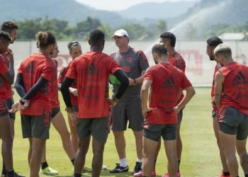 Flamengo oferece volante para o Cruzeiro; jogador não faz parte dos planos de Rogério Ceni