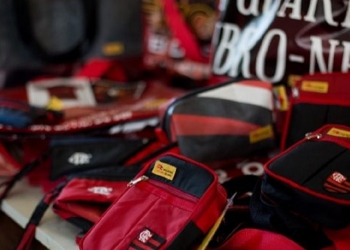 Flamengo lança nova linha rubro-negra de bolsas; modelos caem nas graças da torcida pela beleza
