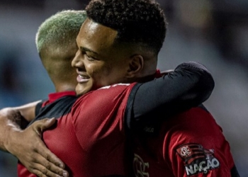 ‘O Flamengo ganha esse Carioca com um pé nas costas’, garante jornalista esportivo