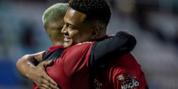 ‘O Flamengo ganha esse Carioca com um pé nas costas’, garante jornalista esportivo