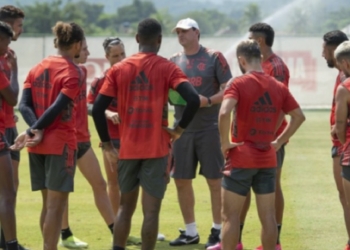 Flamengo divulga lista de relacionados com importante novidade; confira os jogadores que estarão à disposição de Rogério Ceni