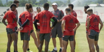 Flamengo divulga lista de relacionados com importante novidade; confira os jogadores que estarão à disposição de Rogério Ceni