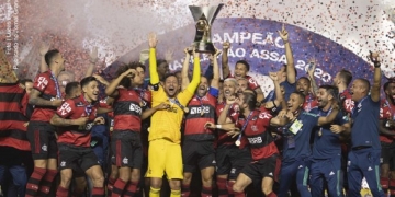 Jogador profissional do Flamengo reclama de salário de R$ 36 mil e pretende pedir rescisão caso não haja valorização