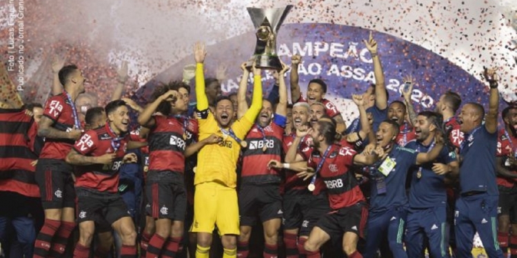 Jogador profissional do Flamengo reclama de salário de R$ 36 mil e pretende pedir rescisão caso não haja valorização