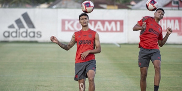 Meio-campista deve ser emprestado pelo Flamengo por falta de espaço no time; concorrência no setor é grande