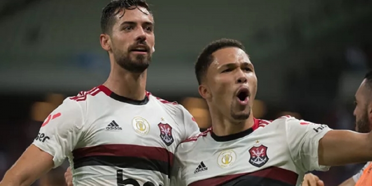 Atacante do Flamengo entra na mira de clube português e contratação deve acontecer nesta janela de transferências