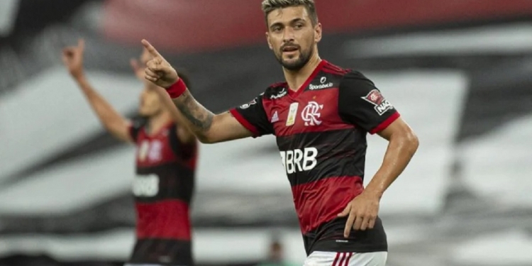Arrascaeta fica de fora do clássico contra o Vasco por problemas em sua renovação com o Flamengo