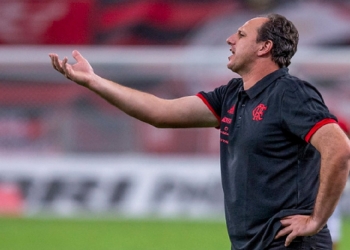 Torcida organizada emite carta pública criticando trabalho de Rogério Ceni após empate contra a Portuguesa-RJ