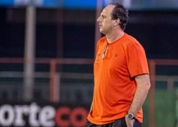 Pressionado por resultados ruins e mudanças contestáveis, Rogério Ceni faz promessa para a torcida do Flamengo