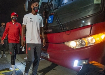 Diretores do Flamengo ficam de fora da viagem à Argentina e clima fica tenso na Gávea, diz jornalista