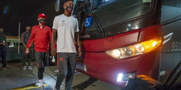 Diretores do Flamengo ficam de fora da viagem à Argentina e clima fica tenso na Gávea, diz jornalista