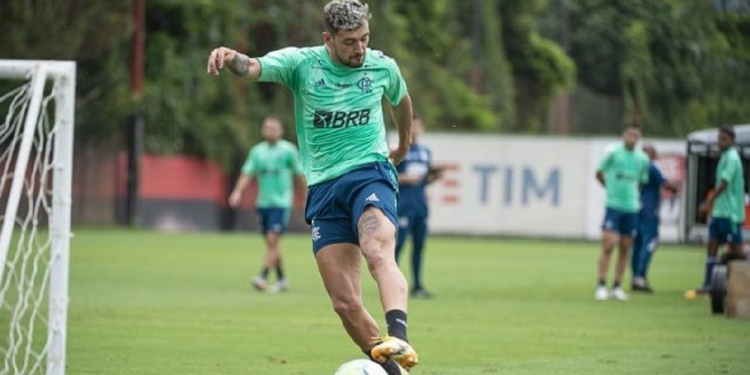 Clube árabe aproveita desgaste entre Arrascaeta e Flamengo e prepara caminhão de dinheiro para levar o uruguaio