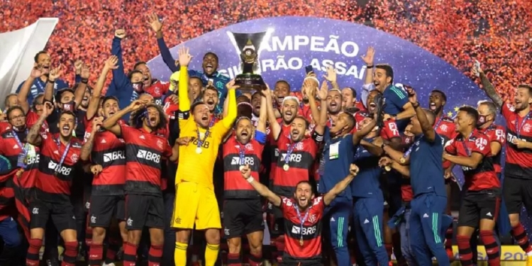 Campeão pelo Flamengo em 2021 entra na mira de time da Série A; Rubro-Negro tenta lucrar com transação