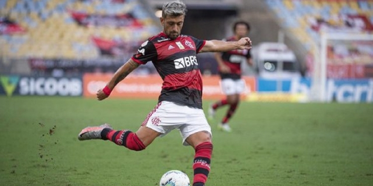 Arrascaeta dá entrevista para rádio do Uruguai e diz se vai continuar no Flamengo; Europa é sonho