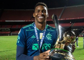 Goleiro do Flamengo faz festa clandestina no meio da pandemia de Covid-19