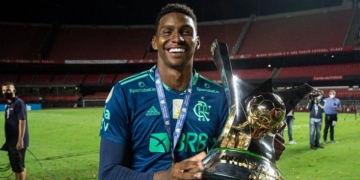 Goleiro do Flamengo faz festa clandestina no meio da pandemia de Covid-19