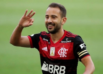Flamengo aceita vender Everton Ribeiro por R$ 65 milhões, diz jornal; crise financeira teria relação com a transação