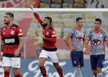 Melhores momentos: Flamengo não encontra dificuldade e atropela Unión La Calera dentro do Maracanã