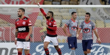 Melhores momentos: Flamengo não encontra dificuldade e atropela Unión La Calera dentro do Maracanã