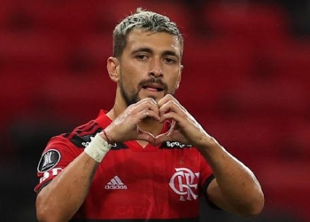 Imprensa argentina delira com atuação de gala de Arrascaeta: ‘Jogador extraordinário’