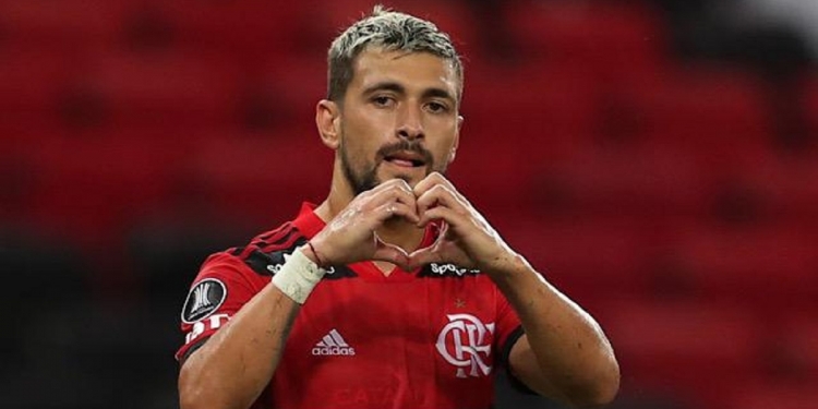 Imprensa argentina delira com atuação de gala de Arrascaeta: ‘Jogador extraordinário’