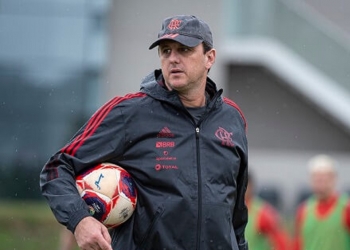 Rogério Ceni pode ganhar reforço de última hora na zaga para a semifinal do Campeonato Carioca