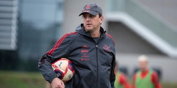 Rogério Ceni pode ganhar reforço de última hora na zaga para a semifinal do Campeonato Carioca