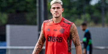 Vídeo: Pedro marca golaço estilo ‘escorpião’ em treino do Flamengo e leva rubro-negros ao delírio