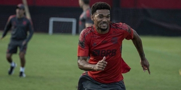 Bruno Viana desbanca Gustavo Henrique, assume titularidade e deve substituir Rodrigo Caio na Libertadores