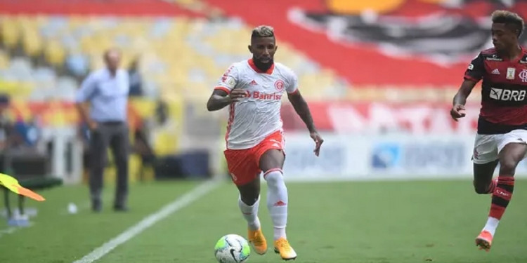 Flamengo dispensa jogador por conta do retorno de Rodinei e causa efeito dominó no elenco