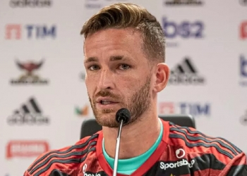 Léo Pereira é ventilado no Grêmio após polêmica no Flamengo; Rubro-Negro espera 8 milhões de euros