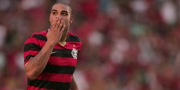 Adriano Imperador volta ao Maracanã aos 39 anos de idade para ser eternizado