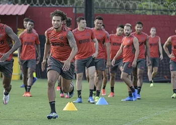 Flamengo fecha acordo de transferência de lateral-direito com o retorno de Rodinei ao Rubro-Negro